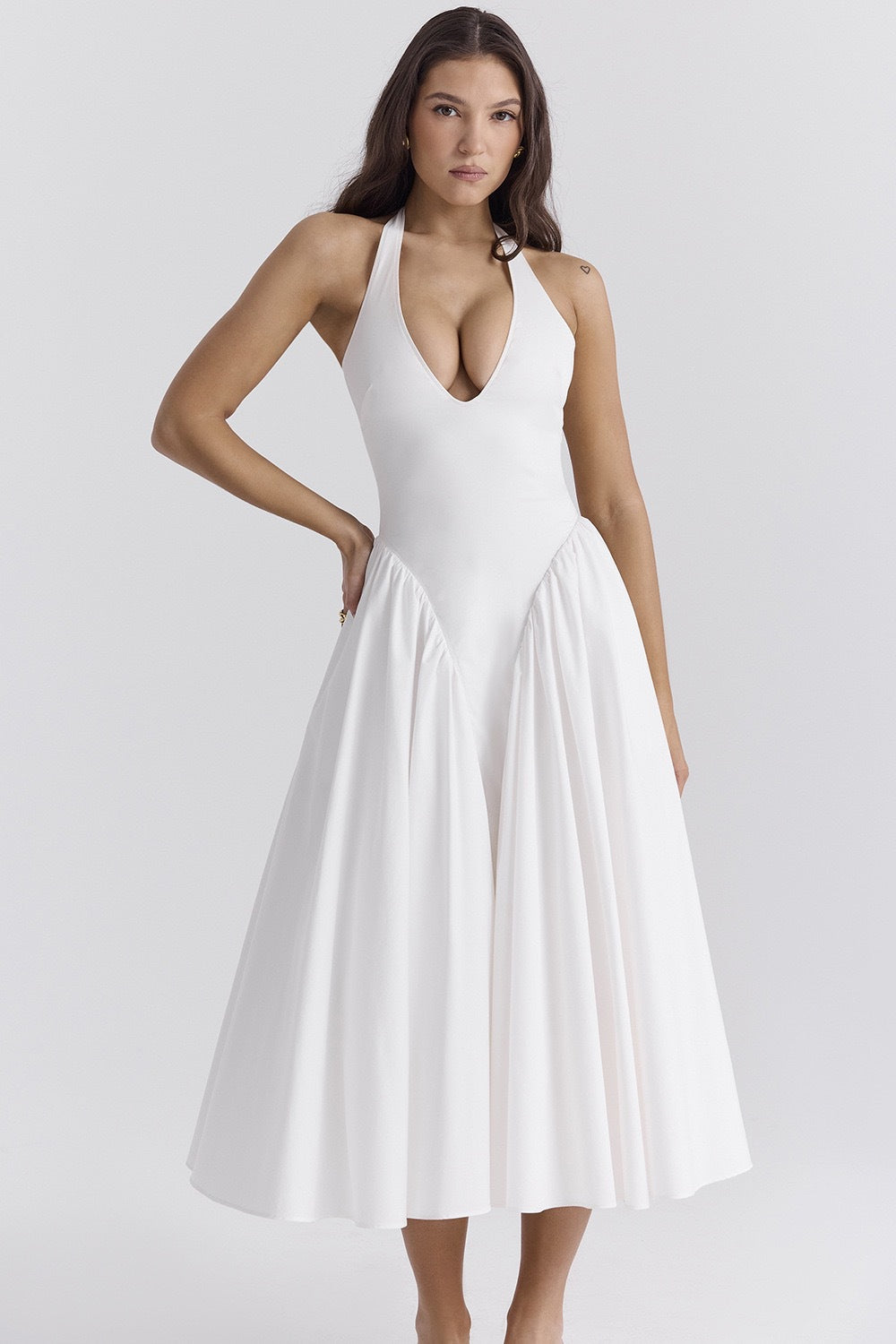 Witte katoenen halter midi-zonnejurk