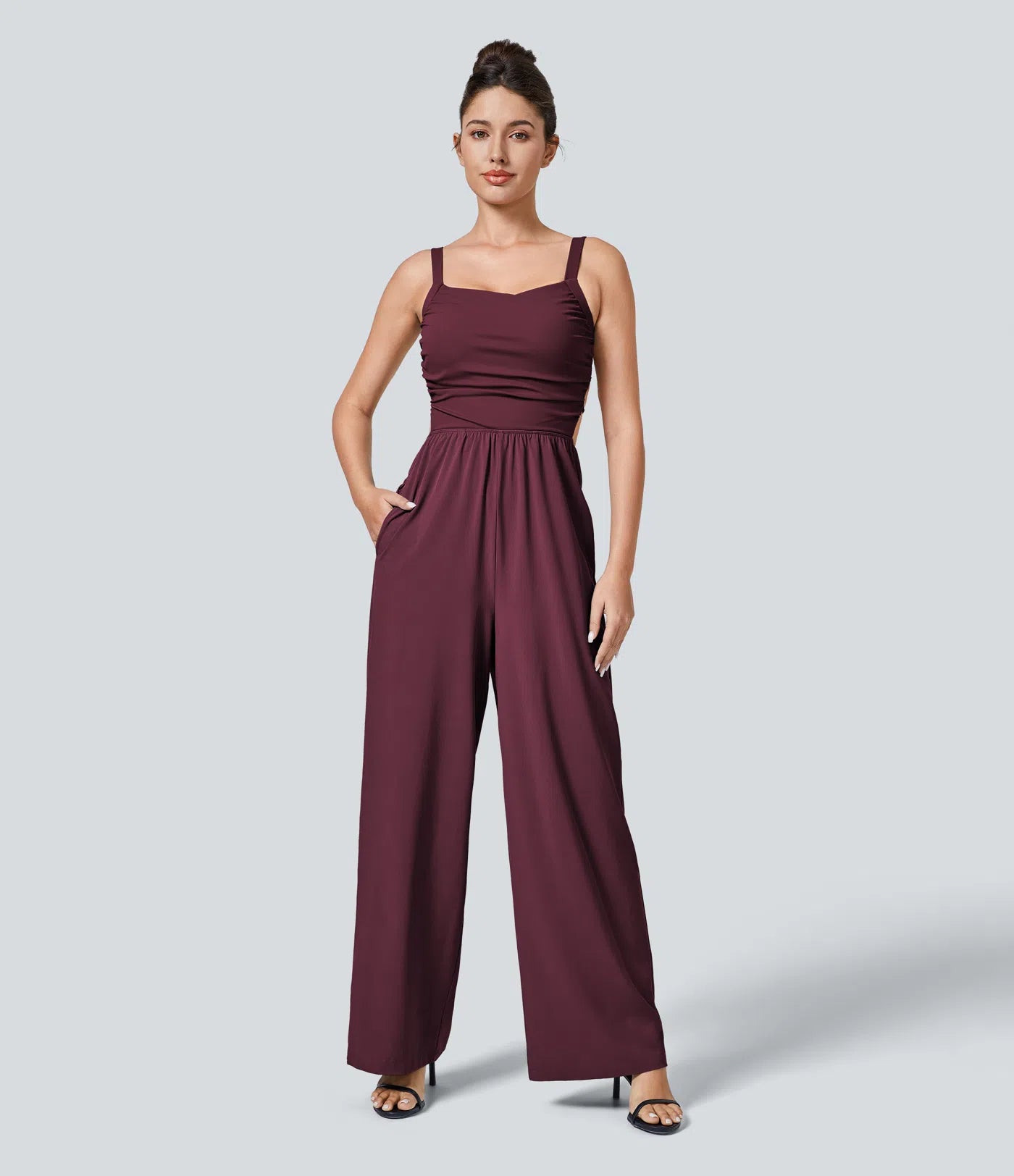 Breezeful™ Rückenfreier, überkreuzter Jumpsuit mit Seitentaschen,  schnell trocknend