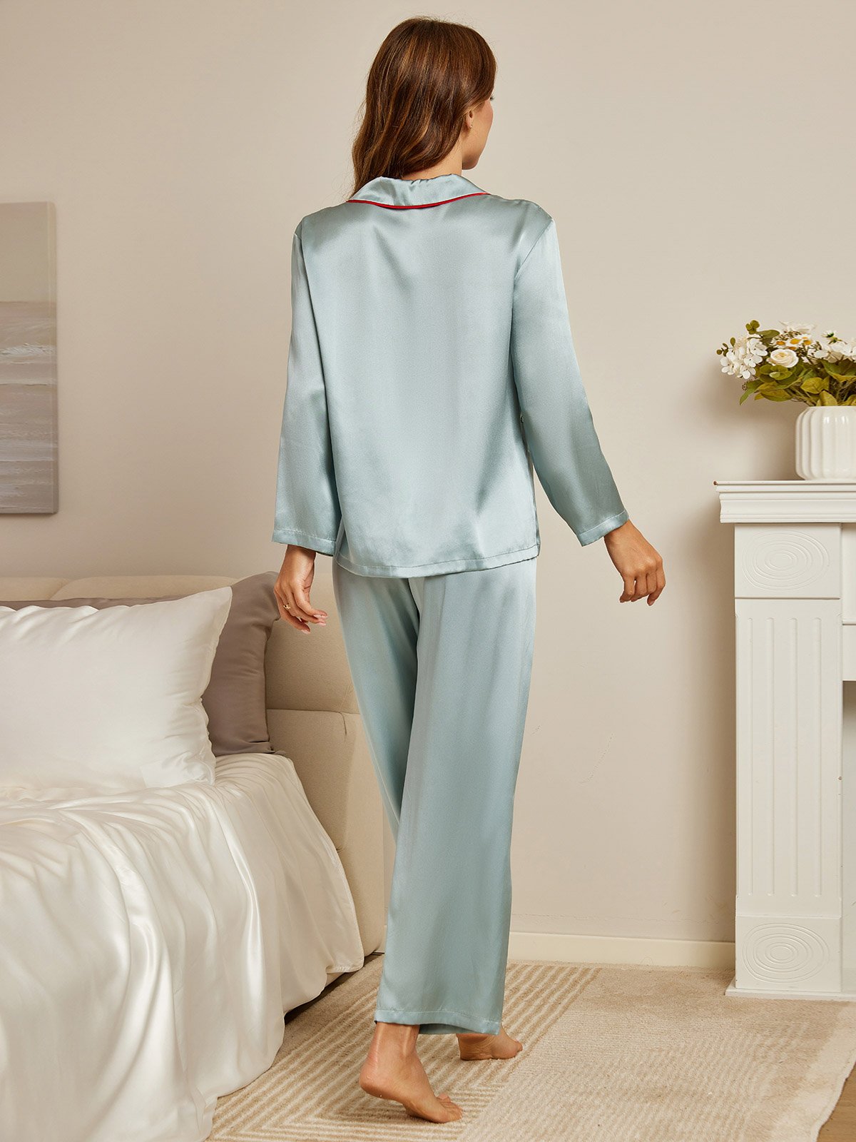 Elegant pyjama-set van zuivere zijde met lange mouwen